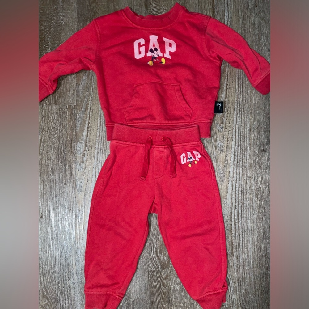 Gap Sweatsuit